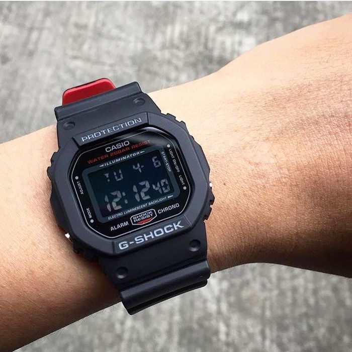Relógio CASIO G-SHOCK masculino digital preto DW-5600HR-1DR