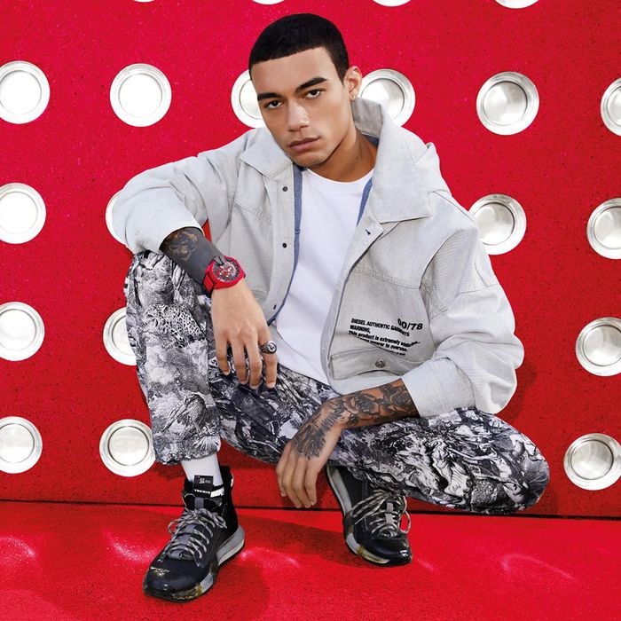 【DIESEL 】★腕時計★品番：DZ4526 ★ DIESEL クロノグラフ 腕時計 DZ4526 赤×黒 ラバーベルト