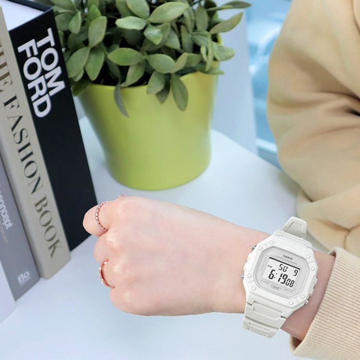 Relógio CASIO Illuminator unissex digital bege W-218HC-8AVDF